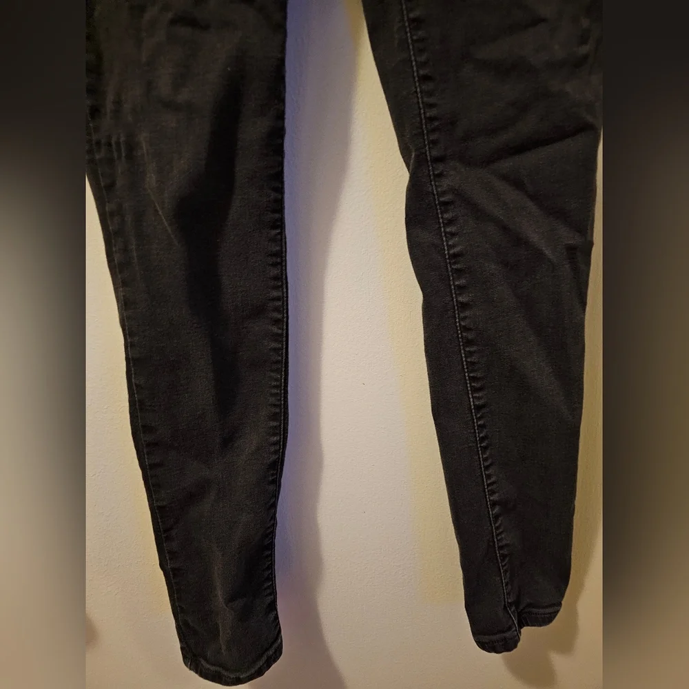 Levi's 711 Skinny Jeans Women’s W26 L30 Black Stretch